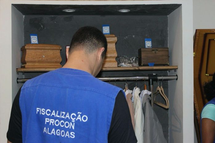 Finados em Maceió: veja os preços de flores, coroas e urnas funerárias