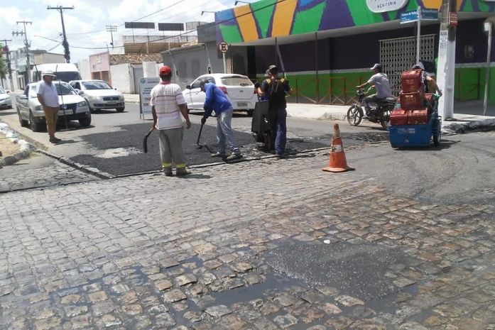 Prefeitura de Arapiraca intensifica pavimentação em bairros da área urbana da cidade