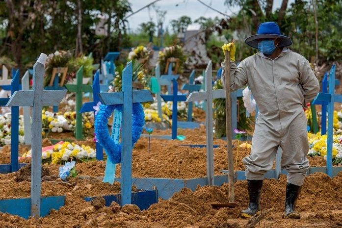 Média móvel de mortes por Covid bate recorde pelo quinto dia seguido no Brasil