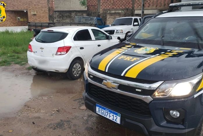 PRF recupera, em Maceió, carro adulterado e com registro de roubo em Recife