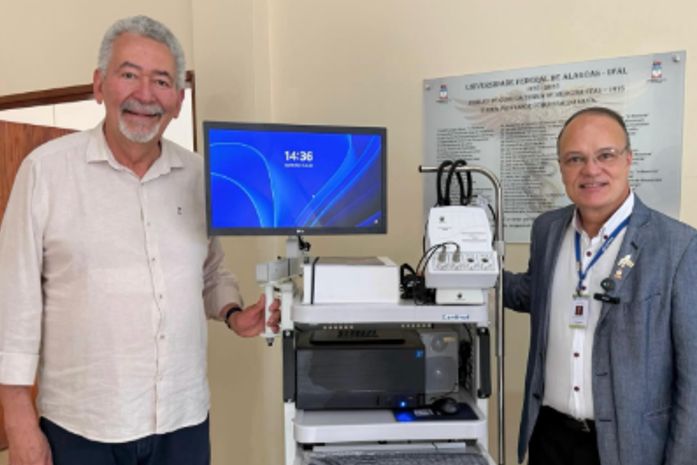 Paulão entrega eletroneuromiógrafo ao Hospital Universitário, em Maceió