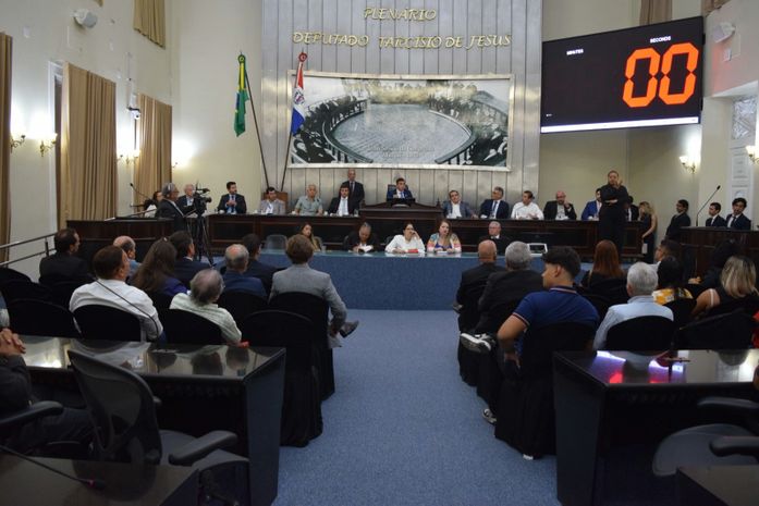 Diretor de construtora, especialistas e políticos debatem impactos da construção de mega torres na Lagoa da Anta