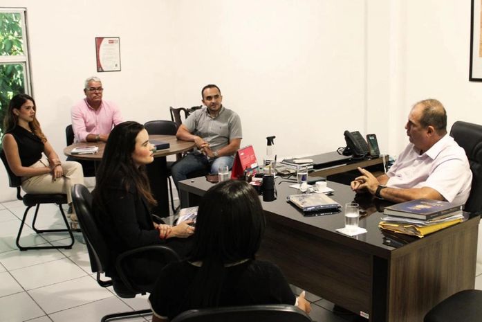 Imprensa Oficial Graciliano Ramos recebe controladora-geral em campanha contra assédio moral