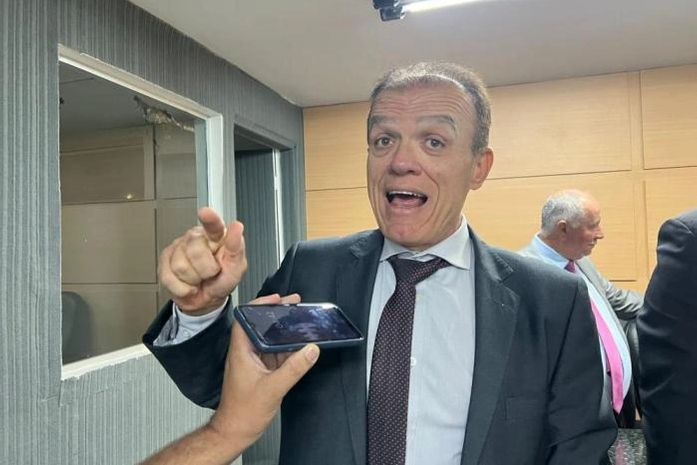 Vereador Zé Carlinhos pede que Edvanio do Cangandu solicite afastamento da Mesa Diretora e da presidência do Conselho de Ética da Câmara de Vereadores