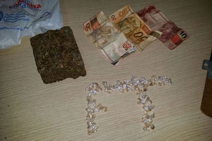 Jovem de 20 anos é presa acusada de tráfico de drogas