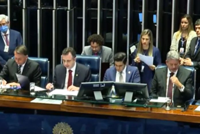 Entenda o que diz a PEC dos Auxílios promulgada no Congresso