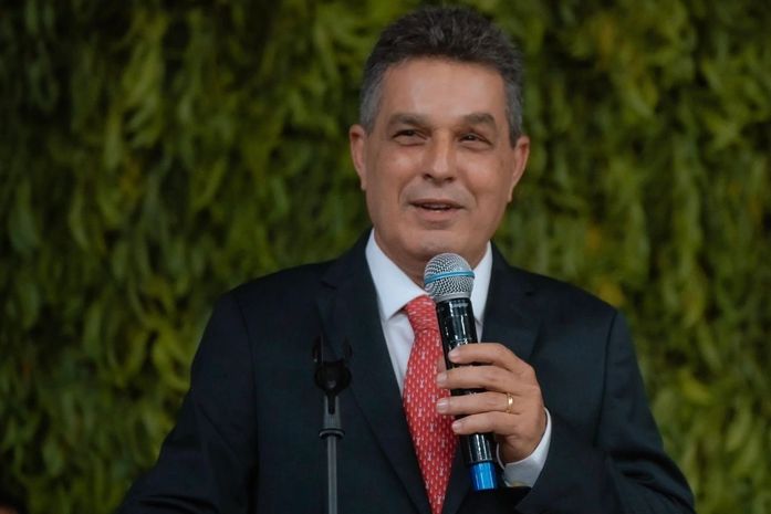 Prefeito reeleito de Branquinha toma posse