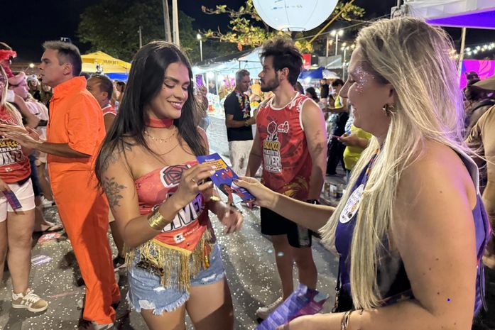 Sesau oferece apoio psicológico e acolhimento para foliões no Jaraguá Folia