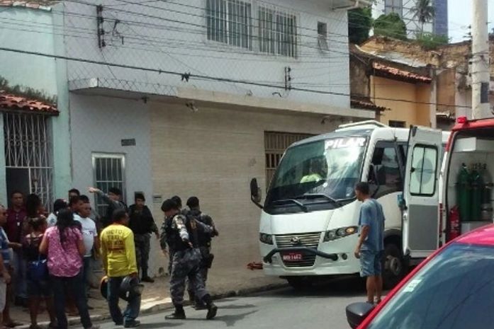 Troca de tiros deixa policial civil e mais três feridos na Cambona