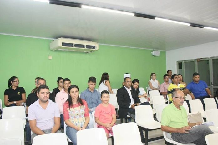 Acadêmicos de Direito do Iesc acompanham trabalhos no Legislativo de Arapiraca