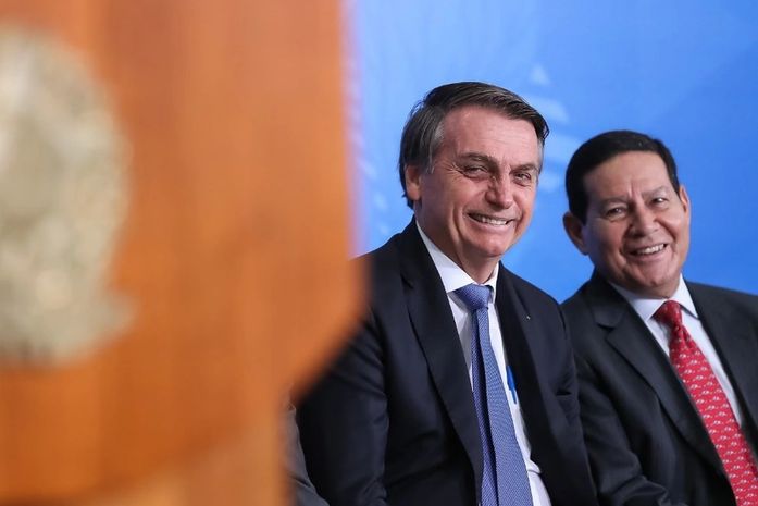 Presidente e vice escapam de cassação