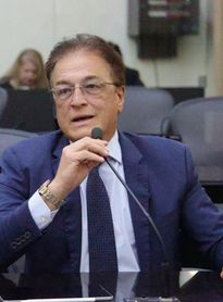 Deputado Galba Novaes homenageia enfermeiros e relembra Lei de sua autoria