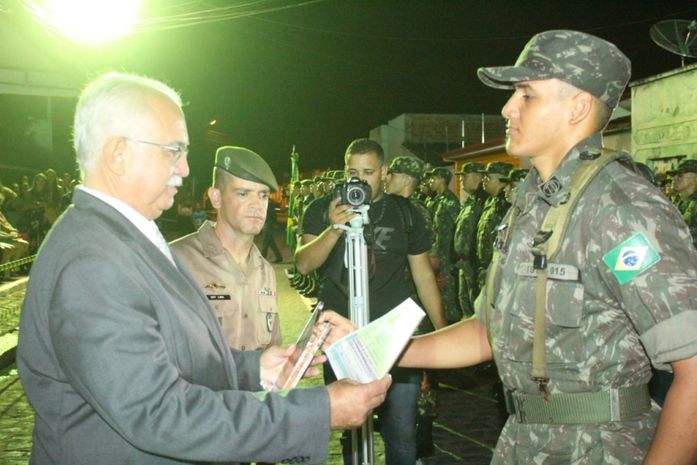 Rogério Teófilo prestigia formatura de atiradores do Tiro de Guerra 07/015