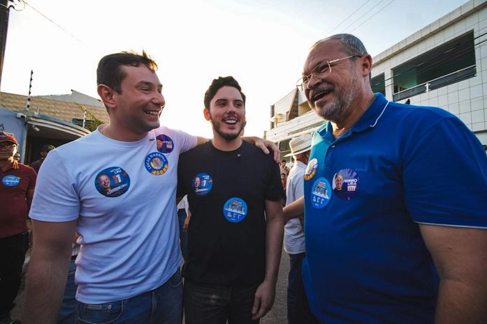 Lucas Barbosa é recebido por multidão em grande ato político em Feira Grande