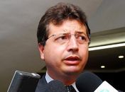 Alvo de operação combinada, Coaracy Fonseca desafia a máquina do poder