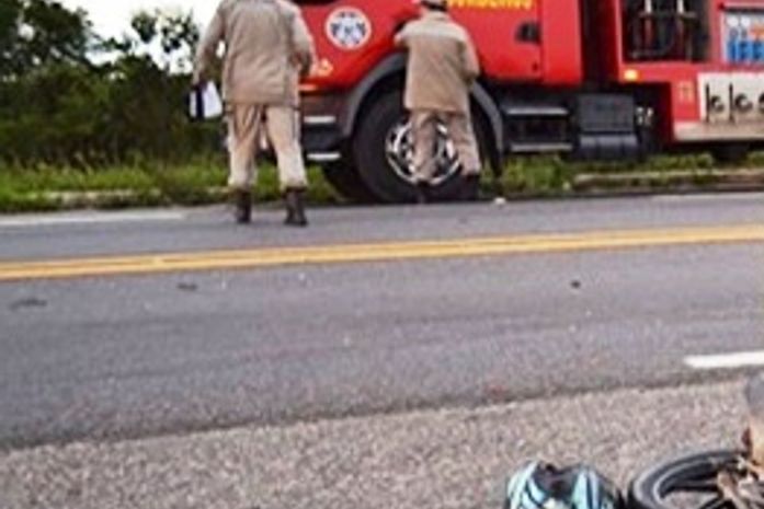 Mulher cai de motocicleta e morre atropelada por ônibus na BR-423, em Inhapi