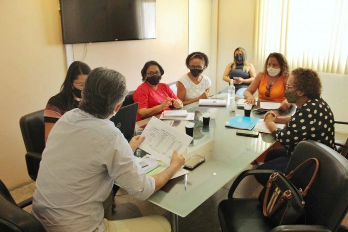 Secretário recebe Sinteal e confirma que aulas do município começam em março de forma remota