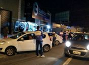 Três condutores foram presos em flagrante por conduzir veículo automotor em estado claro de embriaguez ao volante, e outros 22 foram autuados.