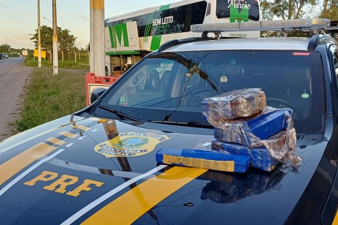 Homem é preso com 15 tabletes de maconha em ônibus que seguia do Paraná para Maceió