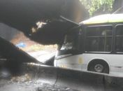 Túnel Acústico desaba sobre ônibus em São Conrado; Rio entra em estágio de crise