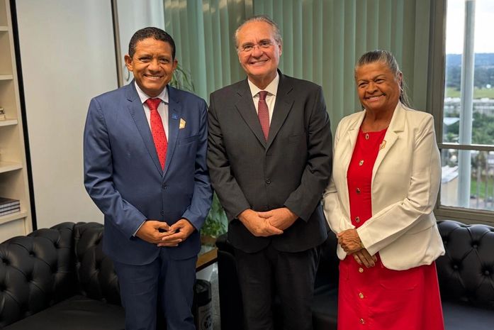 Tia Júlia e Júlio Cezar reforçam aliança com Renan durante encontro em Brasília