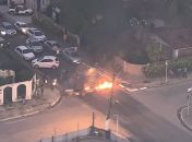 Moradores bloqueiam via para protestar contra a falta de água, no bairro Gruta de Lourdes em Maceió.