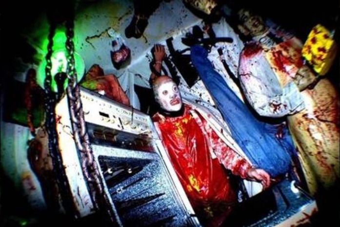 'Casa mais assustadora do mundo' paga R$ 77 mil para quem não pedir para sair