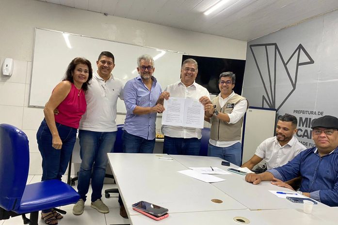 Prefeito George Clemente assina convênio com a Instância de Governança da Região Lagoas, Mares e Rios do Sul