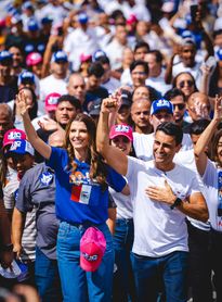 Multidão acompanha JHC em caminhada em União dos Palmares
