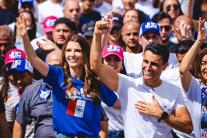 Multidão acompanha JHC em caminhada em União dos Palmares