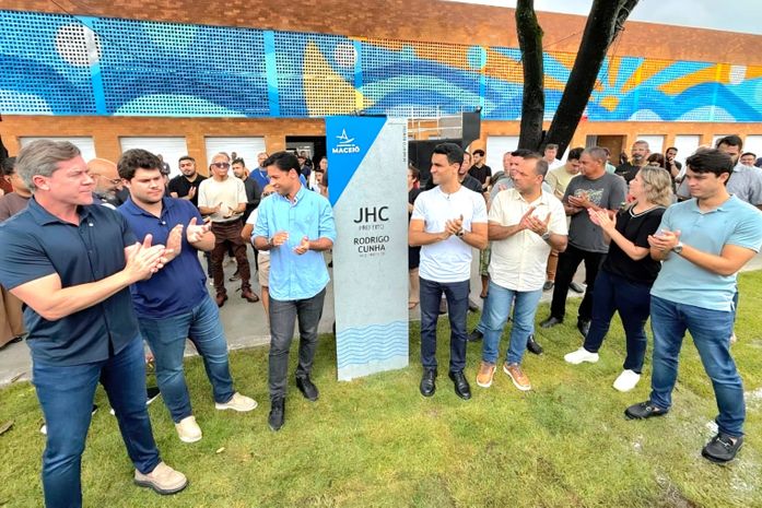 Marx Beltrão prestigia inauguração do novo mercado do Benedito Bentes e destaca impacto positivo da obra para economia da região