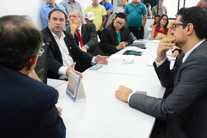 Pressionado, Luciano Barbosa assina TAC no MPT para pagamento de motoristas