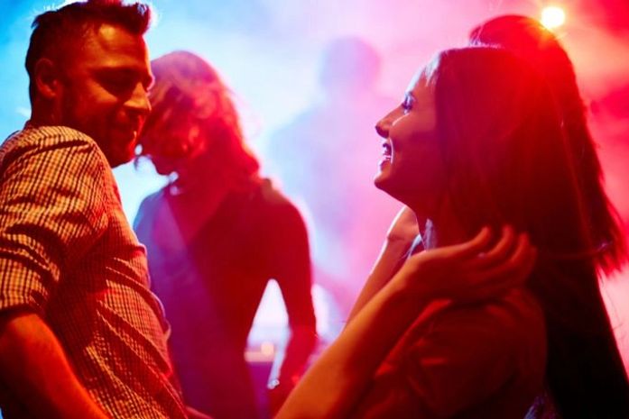 Lei que define preço igual para homem e mulher em balada começa a valer em agosto