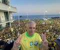 Carnaval da Democracia: Salvador se vestiu de verde e amarelo para receber Flávio Bolsonaro e Alfredo Gaspar no Farol da Barra