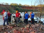 Motorista morre após carreta tombar e cabine ficar imersa na AL-115, em Palmeira dos Índios