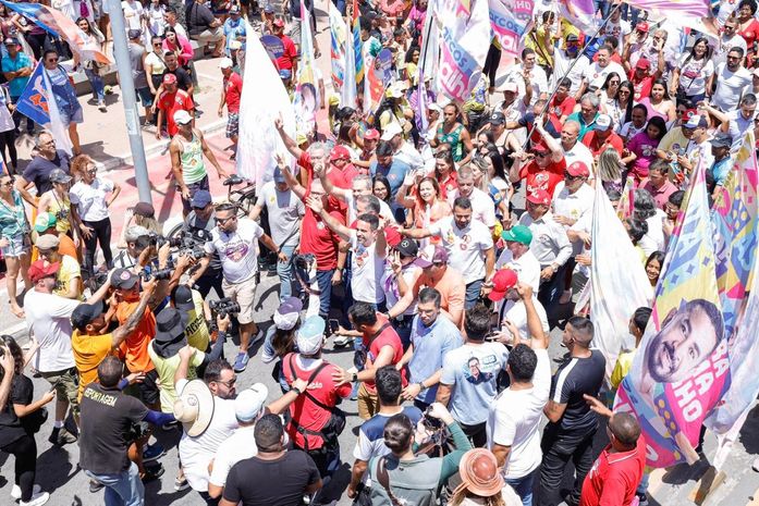 Em apoio a Dantas, milhares de alagoanos lotam orla de Maceió