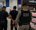 Homem é preso tentando furtar cortes de carne nobre em supermercado na Ponta Verde
