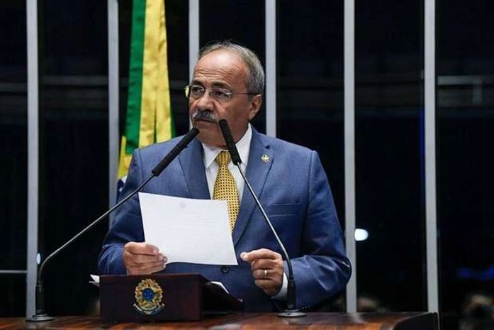 Senador deixa Conselho de Ética após dinheiro na cueca