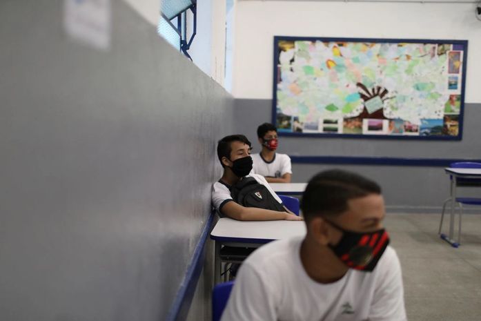Covid-19: aulas com presença intercalada elevam risco de contágio