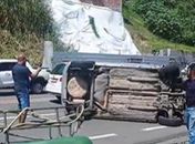 Colisão entre veículos deixa três feridos na Avenida Leste-Oeste, em Maceió