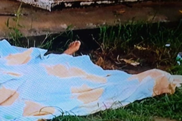 O corpo morto da menina estava seminu e com sinais de estupro. Ela só tinha 11 anos.