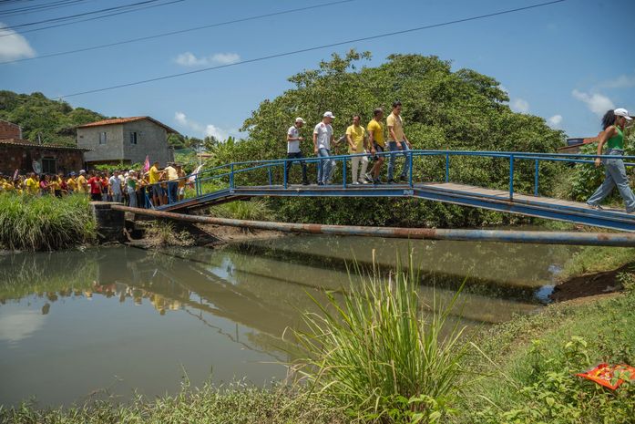 Rafael Brito promete construção de ponte e policlínica em Riacho Doce