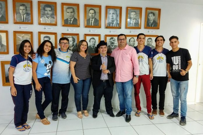 Alunos do Epial à convite do vereador Dr. Fábio, conhecem o funcionamento do Poder Legislativo