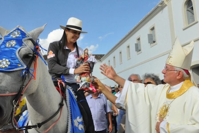 Padroeira é conduzida em cavalgada de Bom Conselho até Arapiraca