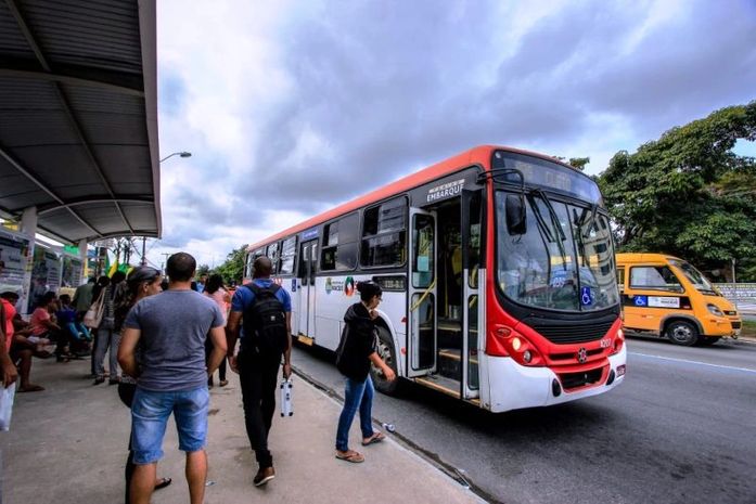 Demagogia eleitoreira domina o debate sobre reajuste na passagem de ônibus