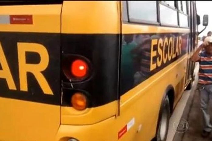 Ônibus escolar