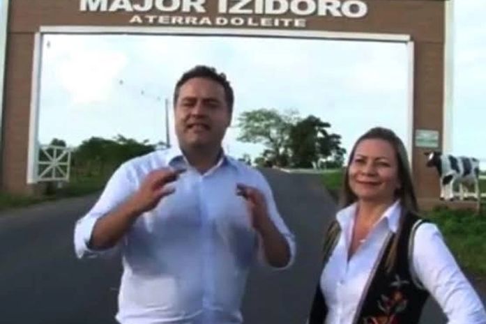 O governador de Alagoas, Renan Filho, e a prefeita de Major Izidoro, Santana Mariano.