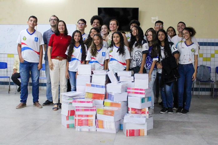 Rede pública de ensino começa a receber livros para ano letivo 2024