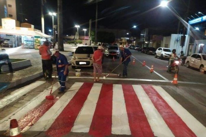 SMTT intensifica pintura de faixas de pedestres e lombadas em Arapiraca