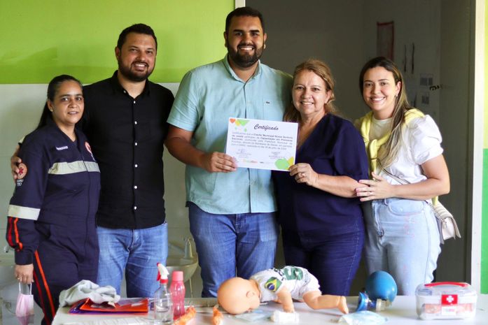 Prefeito Tiago Freitas acompanha curso de primeiros socorros em creches e escolas